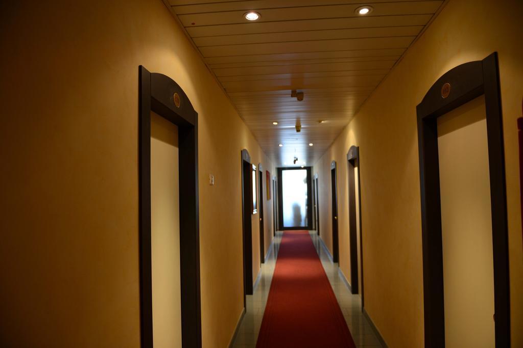 צ'סנטיקו Hotel Embassy חדר תמונה